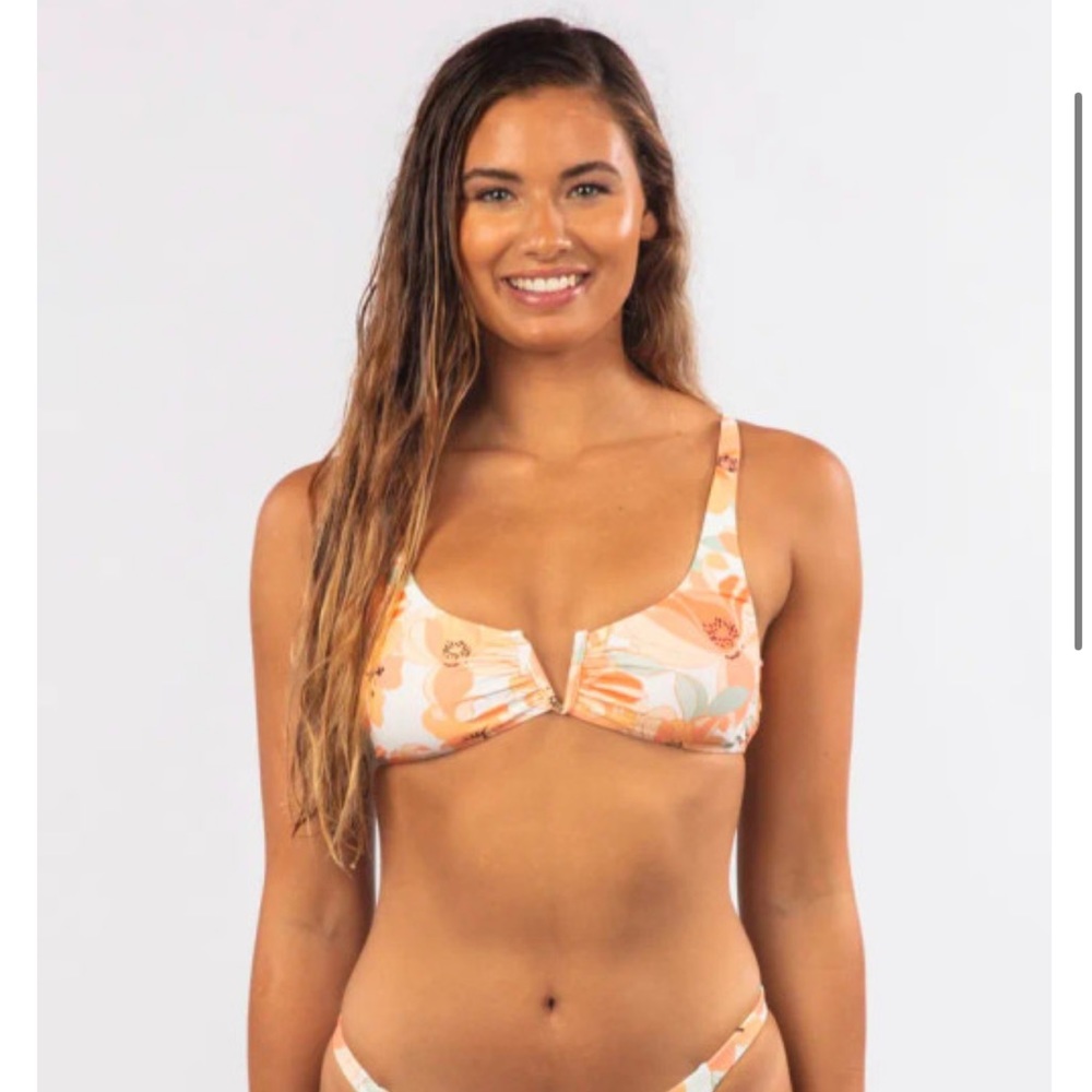NWT Ripcurl Bikini V-Underwire TOP “Papaya Punch” (L)
